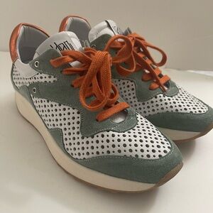 VADDIA LEATHER SNEAKER AQUA/ORANGE WOMENS SZ 38